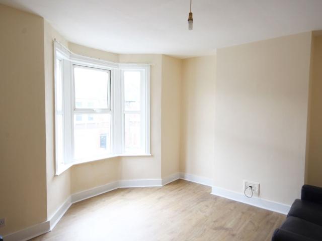 Flat for rent in Maryland, Greater London