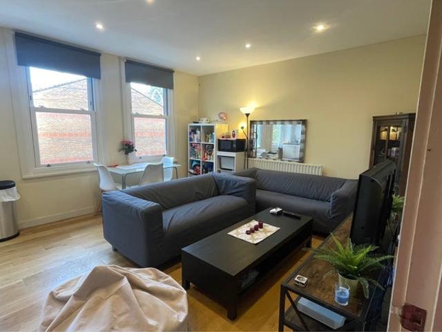 Flat for rent in Stockwell, Greater London