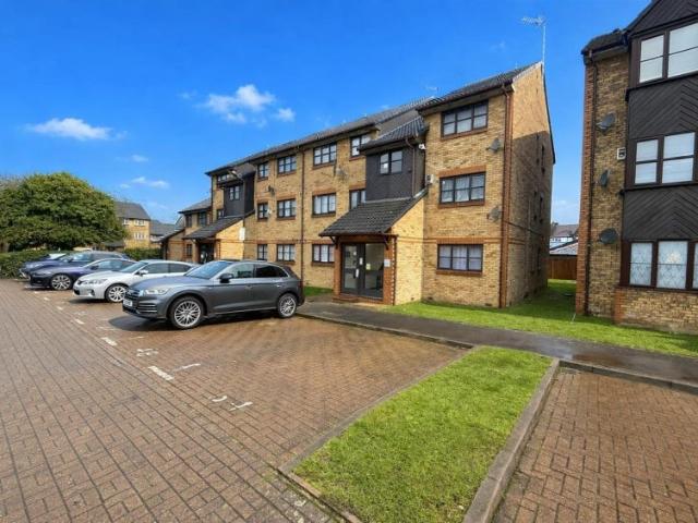 Flat for rent in Grahame Park, Greater London