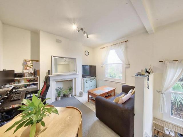 Flat for rent in London Borough of Wandsworth, Greater London
