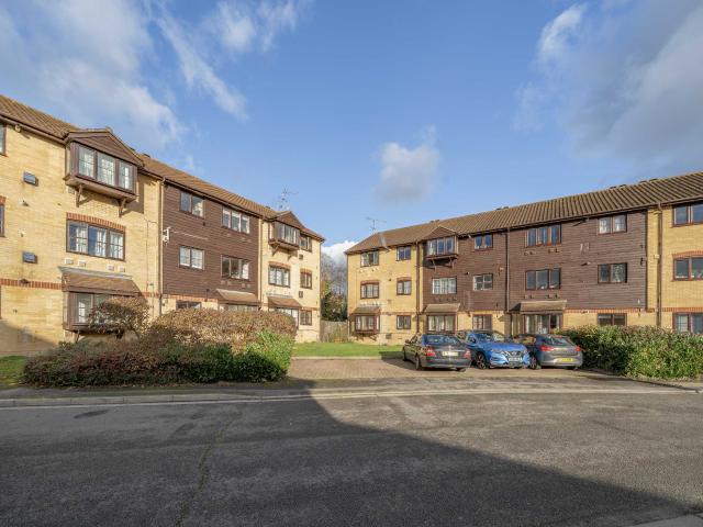 Flat for rent in London Borough of Hounslow, Greater London
