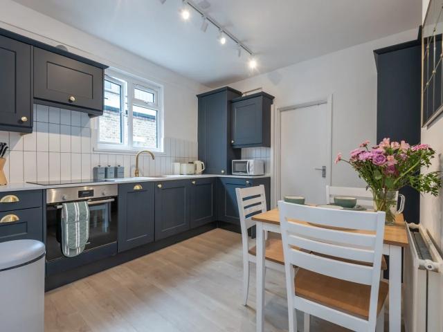 Flat for rent in Kensal Town, Greater London