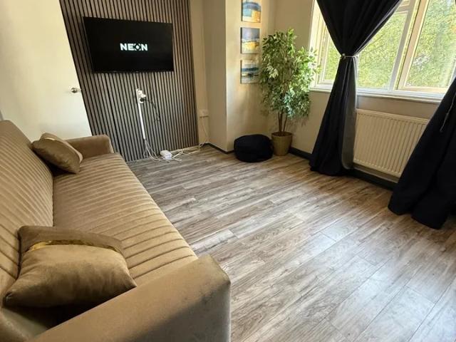 Flat for rent in Thames View, Greater London