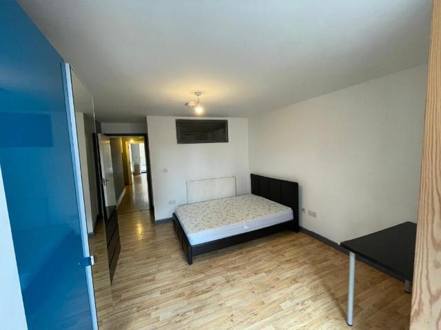 Flat for rent in Victoria, Greater London