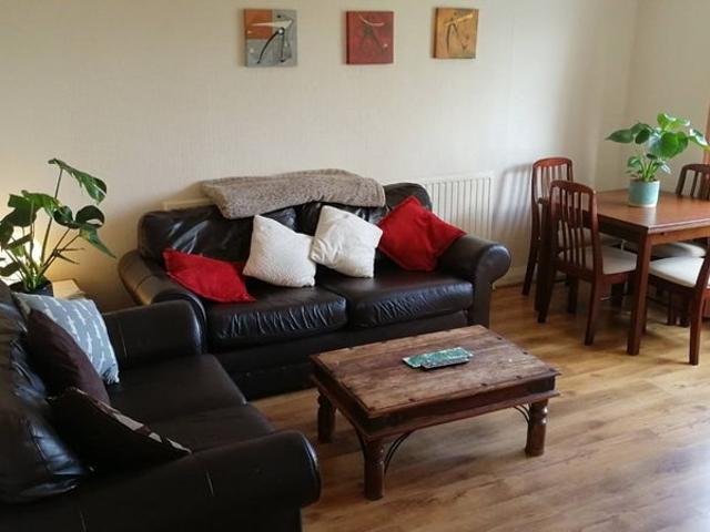 Flat for rent in Farsley, West Yorkshire