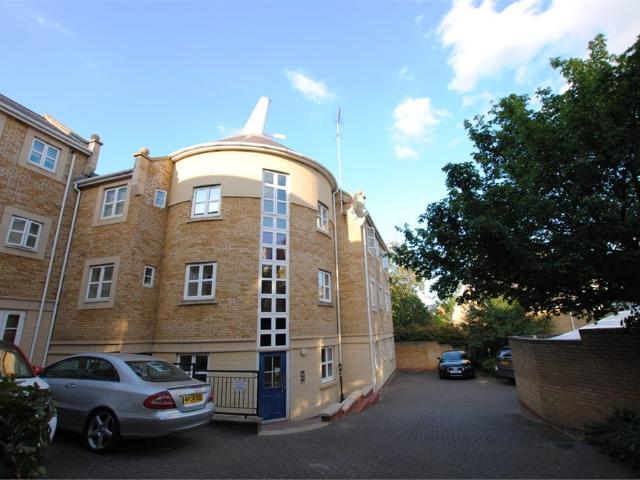 Flat for rent in Worcester Park Estate, Monks Orchard