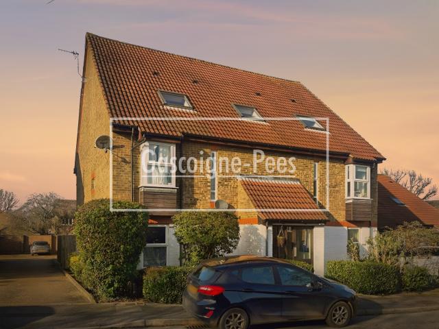 Flat for rent in Westborough, Surrey