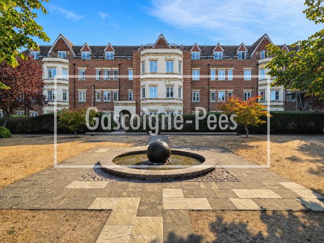 Flat for rent in Westborough, Surrey
