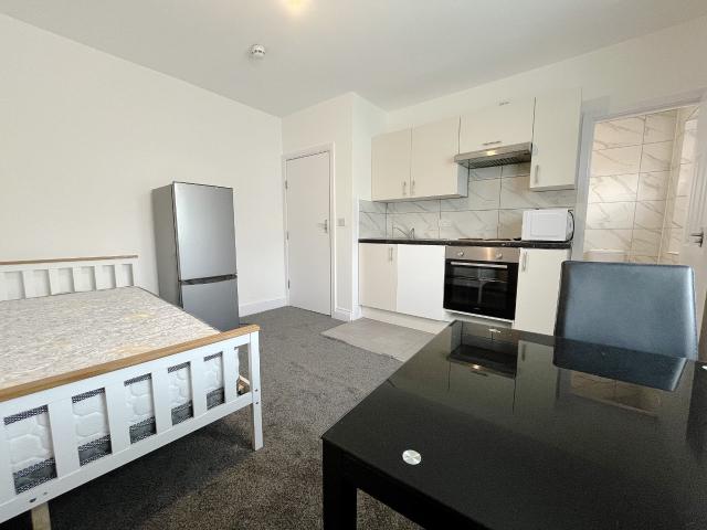 Flat for rent in London Borough of Hounslow, Osterley
