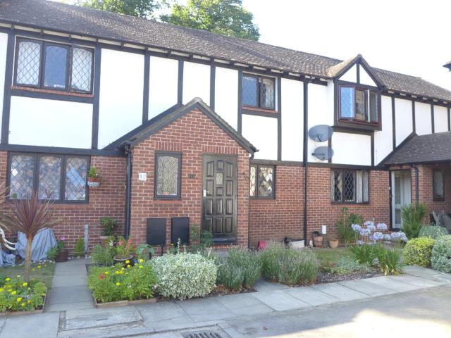 Apartment for rent in Molesey, Elmbridge