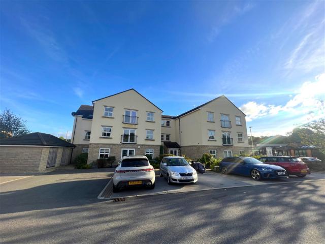 Flat for rent in Thurlstone, South Yorkshire