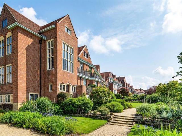 Flat for rent in Littlecote, West Sussex