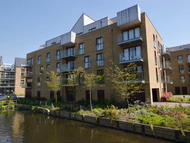 Flat for rent in Denham, Denham