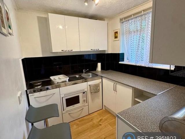Flat for rent in Luton, Chatham