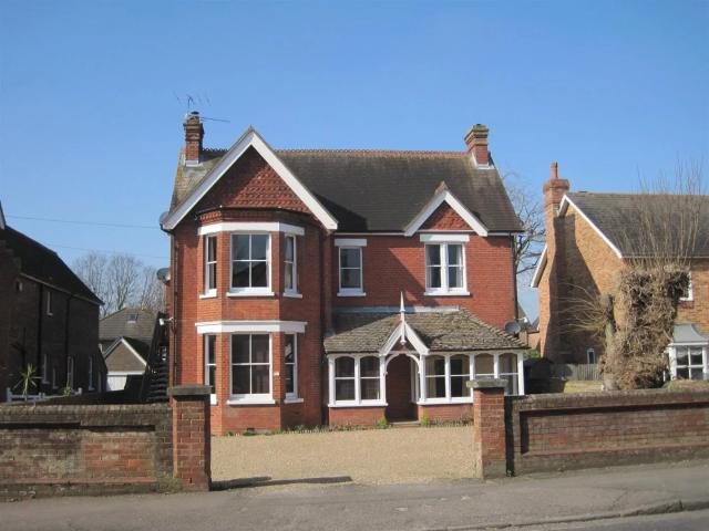 Flat for rent in Roffey, Horsham