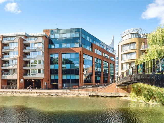 Flat for rent in Reading