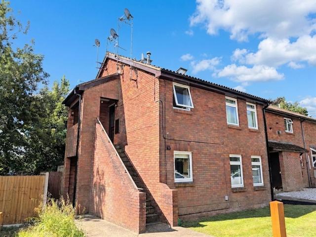 Flat for rent in Roffey, Horsham