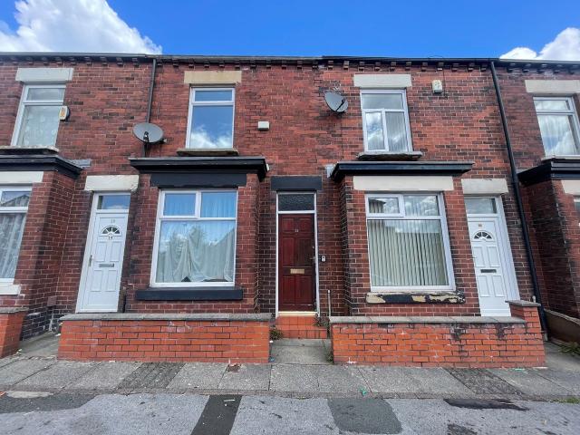 Flat for rent in Brownlow Fold, Lee Bank