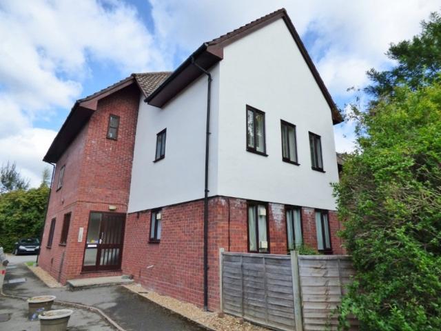 Flat for rent in Pachesham Park, Surrey
