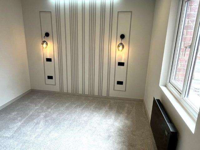 Flat for rent in Knowle Green, Spelthorne