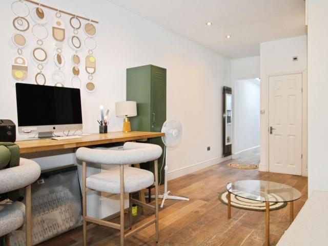 Flat for rent in London Borough of Merton, Greater London