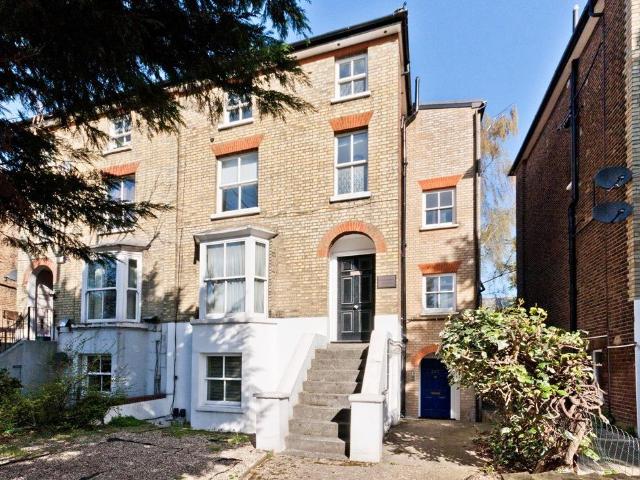 Flat for rent in Roehampton, Greater London