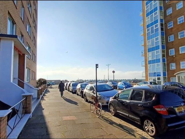 Flat for rent in Aldrington