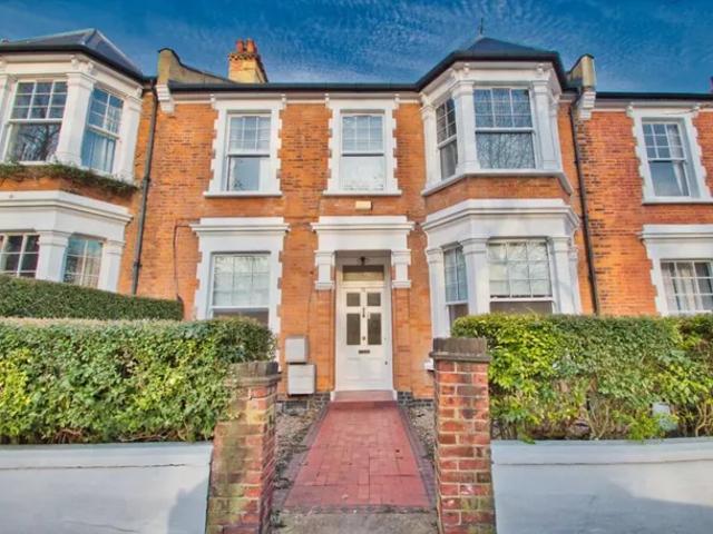 Flat for rent in Brondesbury Park, Greater London