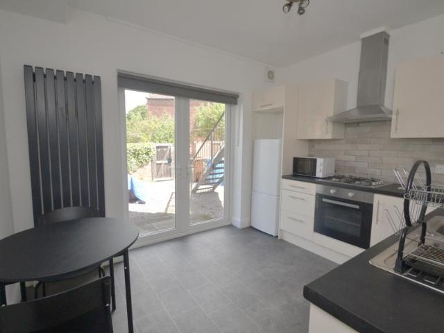 Flat for rent in Ladybarn, Manchester