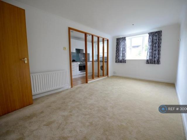 Flat for rent in Norbiton, Greater London