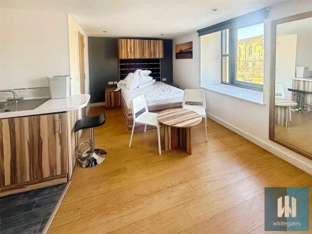 Flat for rent in Huddersfield, Kirklees