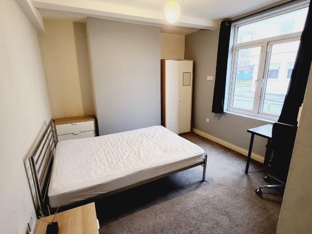 Flat for rent in Belle Isle, West Yorkshire