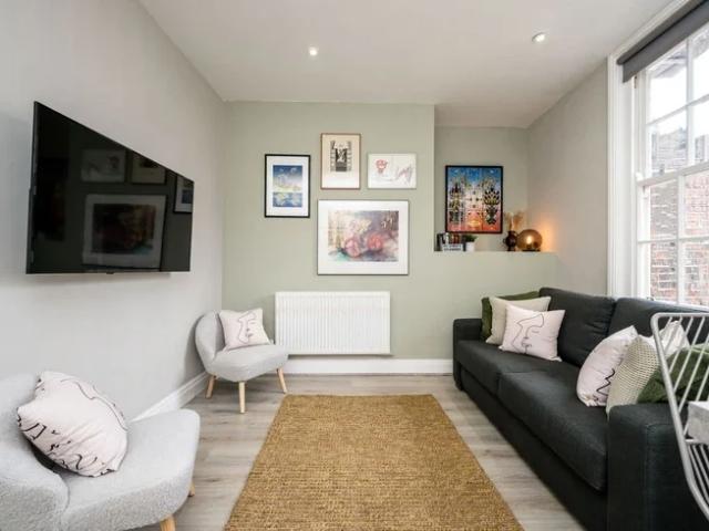 Flat for rent in Chinatown, Calderstones