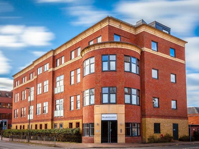 Flat for rent in Perryfields, West Sussex