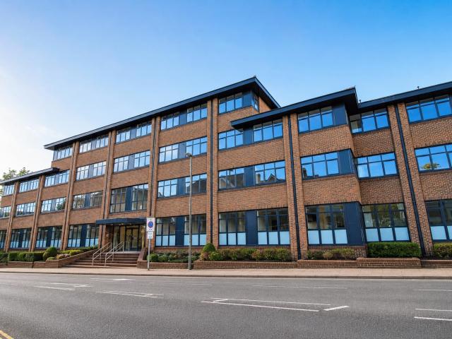 Flat for rent in Heol-las, Surrey