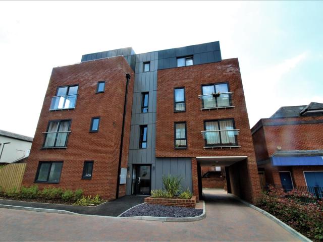 Flat for rent in Heol-las, Surrey