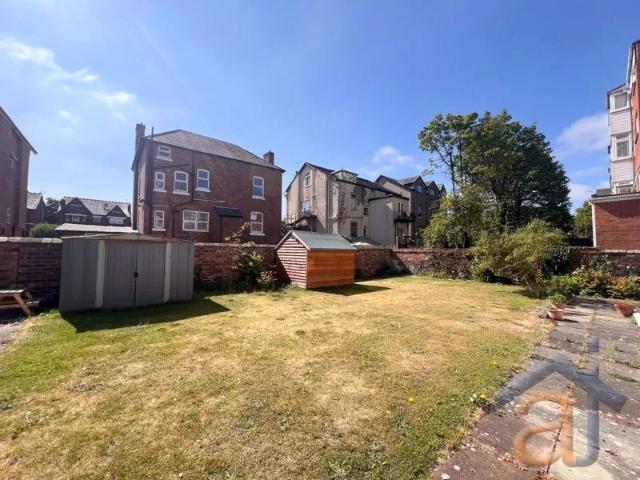 Flat for rent in Southport, Meols Cop