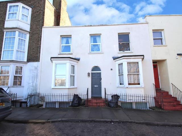 Flat for rent in East Cliff, Acol