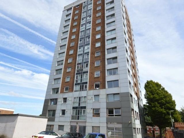 Flat for rent in Calderstones