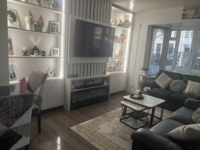 Flat for rent in North Kensington, Greater London
