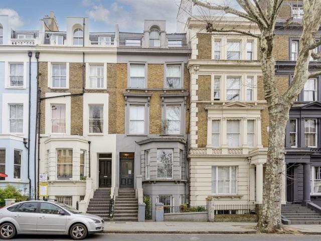 Flat for rent in North Kensington, Greater London
