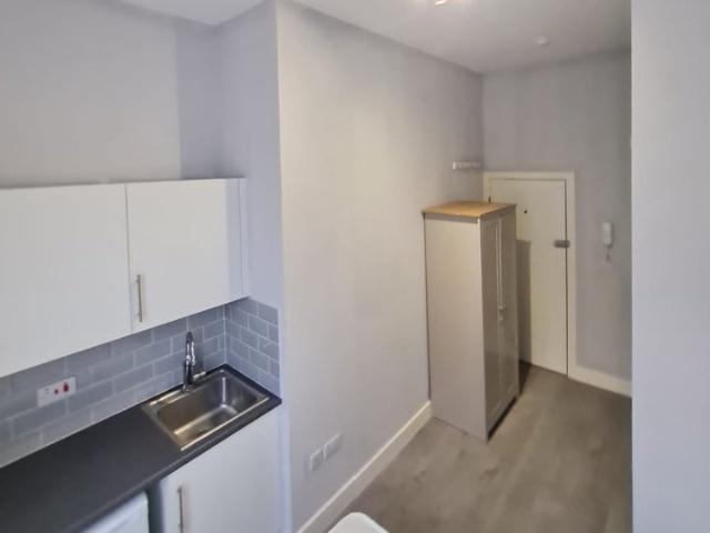 Flat for rent in North Kensington, Greater London
