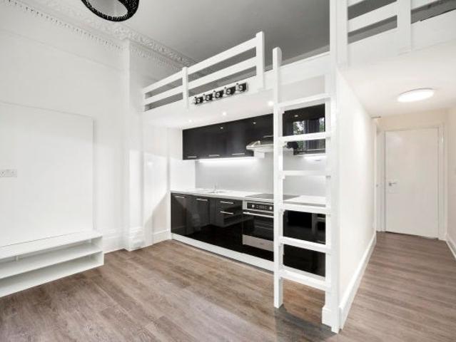 Flat for rent in Royal Borough of Kensington and Chelsea, Greater London