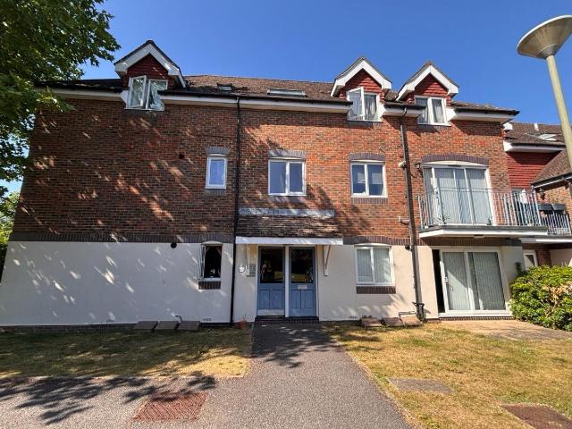 Flat for rent in Red Hill, Surrey