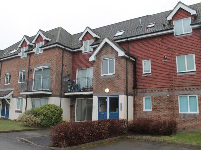 Flat for rent in Red Hill, Surrey