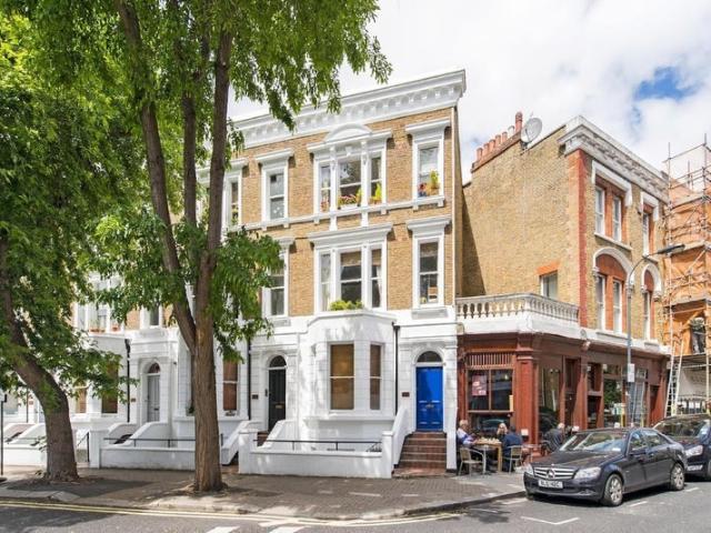 Flat for rent in Brook Green, Greater London