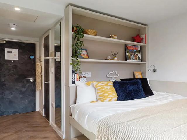 Flat for rent in South Lambeth, Greater London