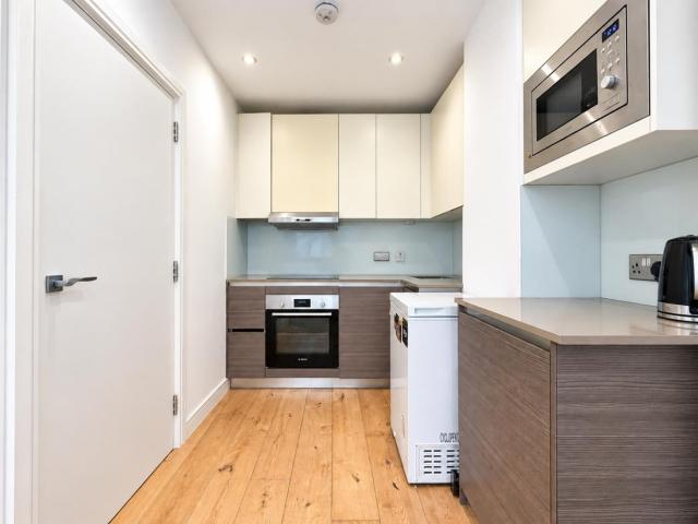 Flat for rent in London Borough of Hounslow, Greater London