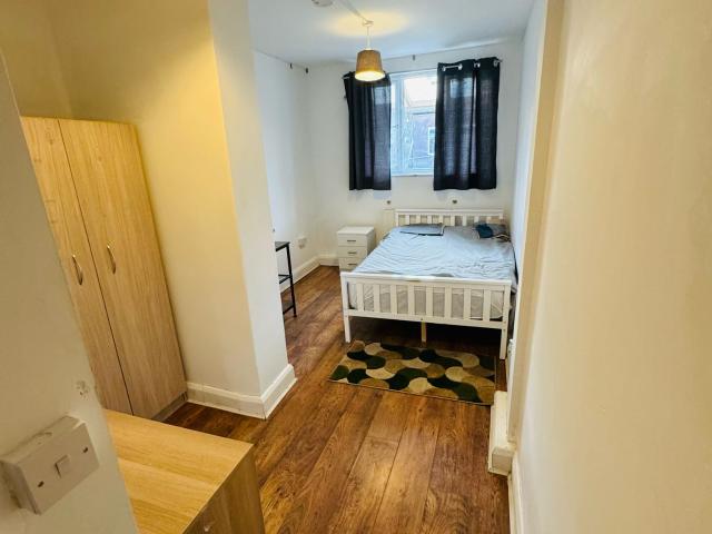 Flat for rent in London Borough of Brent, Greater London