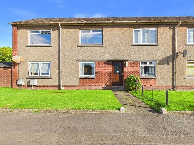 Flat for rent in Victory Gardens, Renfrew